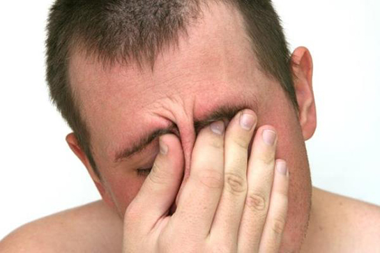 Alında Kızarıklık Belirtileri ve Tedavisi